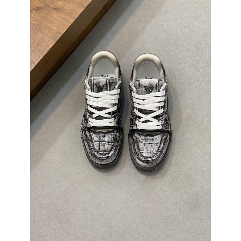 l**is V*t*n sneakers